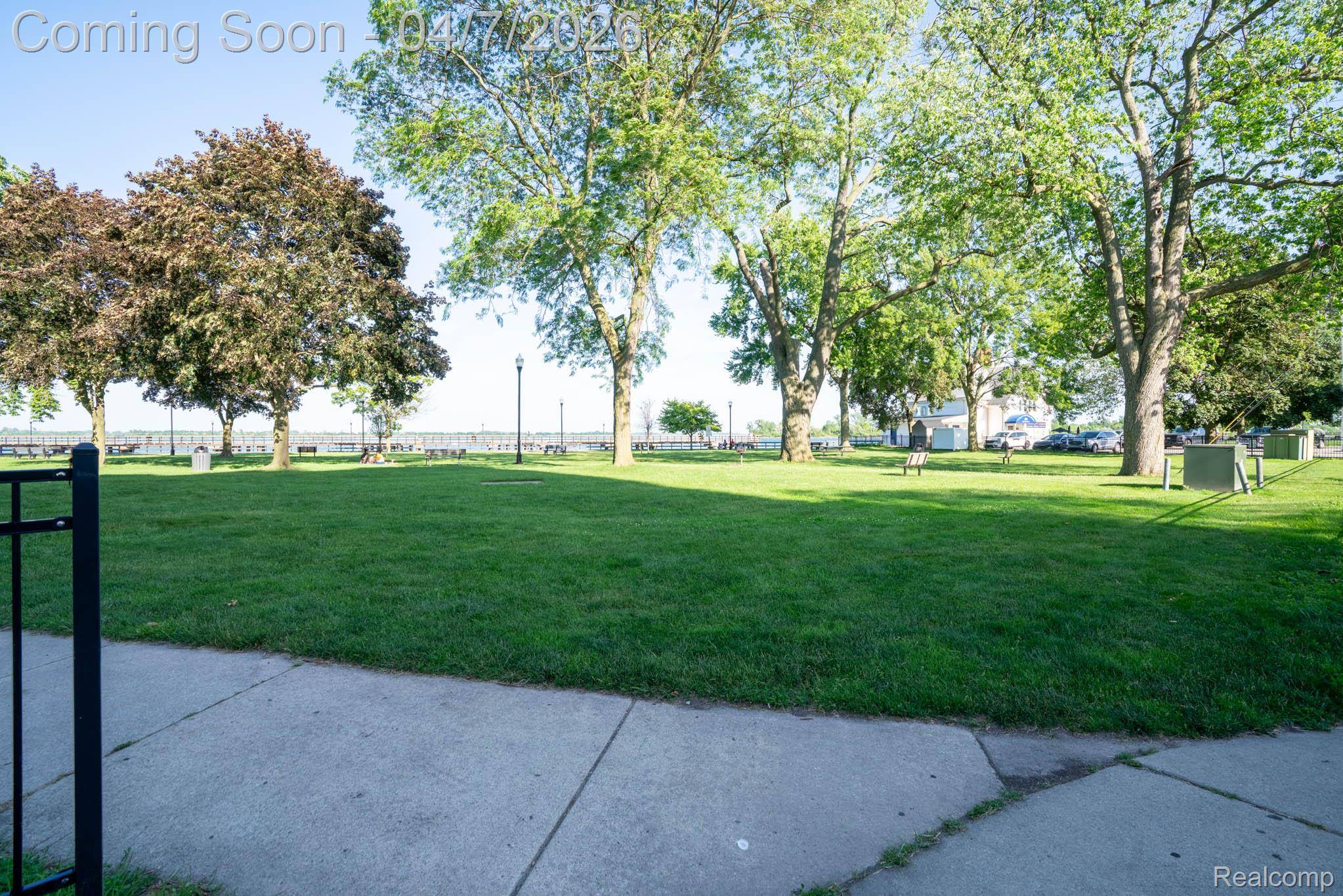 20 Chestnut ST #302, Wyandotte, MI 48192