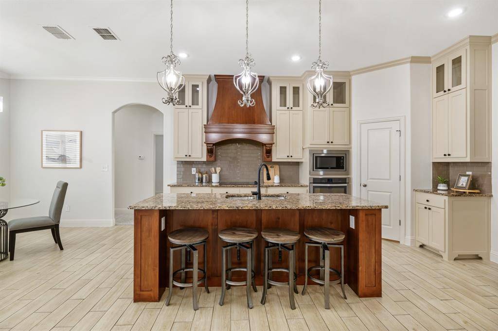 10909 Chriswood Drive, Crowley, TX 76036