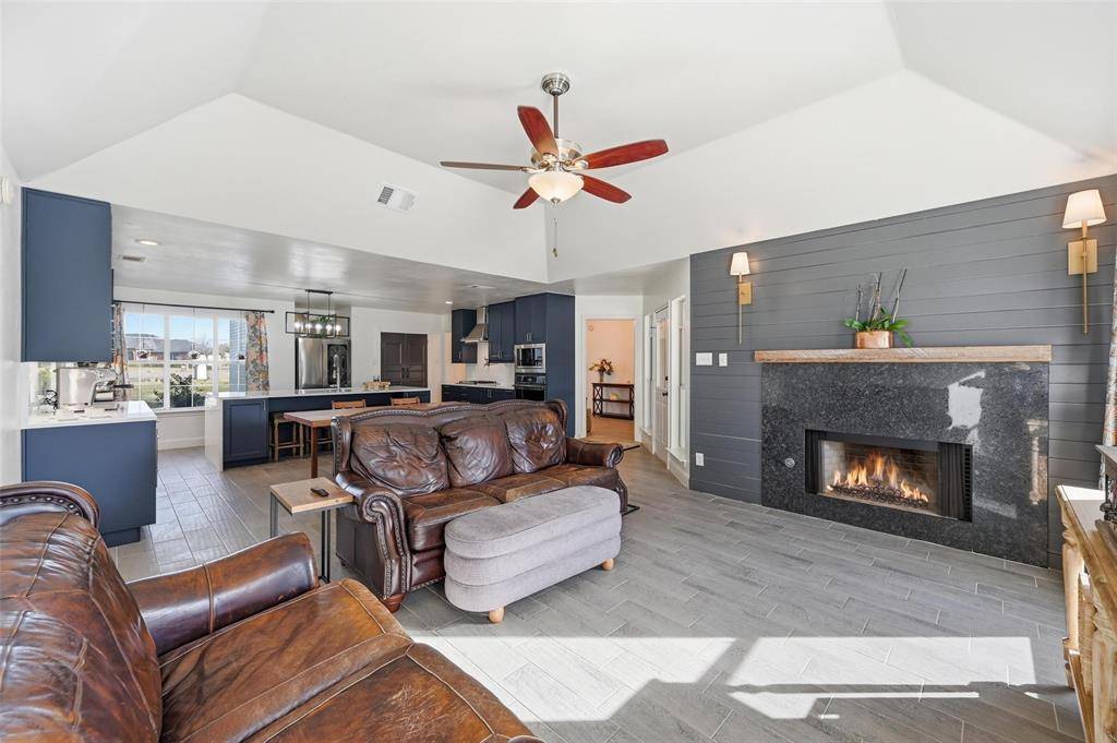 2240 Cottonwood Court, Midlothian, TX 76065