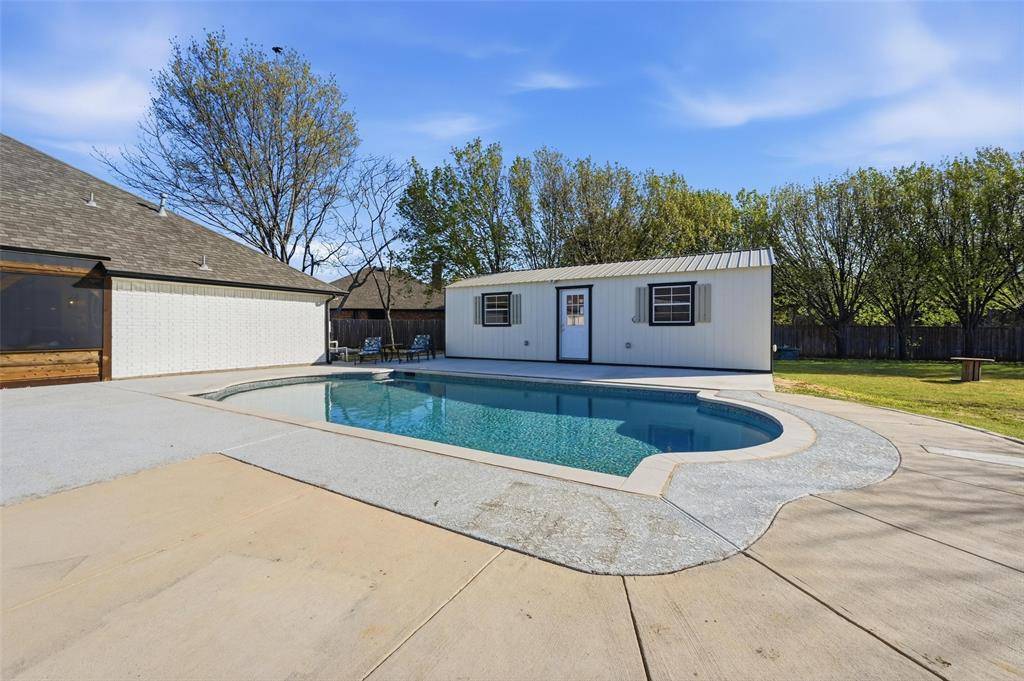 2240 Cottonwood Court, Midlothian, TX 76065