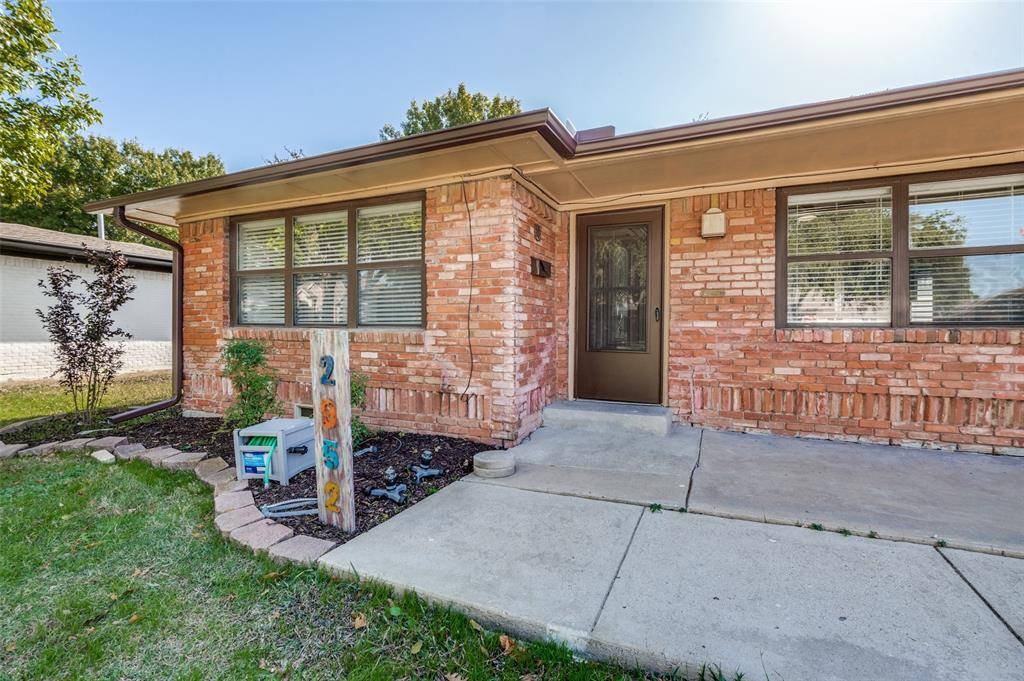 2952 Lavita Lane, Farmers Branch, TX 75234
