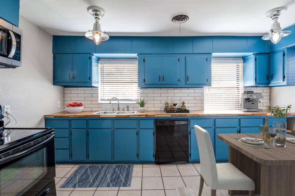 2952 Lavita Lane, Farmers Branch, TX 75234