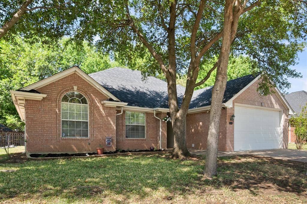 1221 Highcrest Drive, Burleson, TX 76028