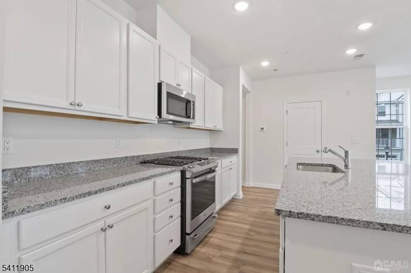 735 Station Rd #1, Dunellen Boro, NJ 08812