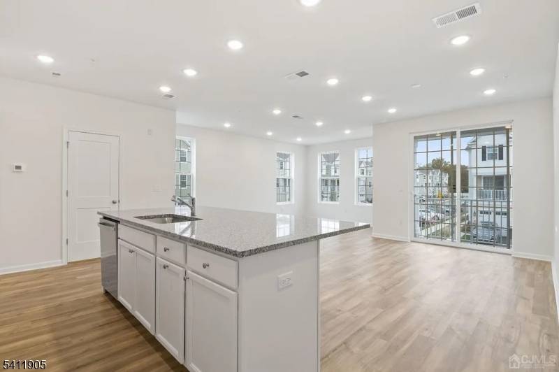 735 Station Rd #1, Dunellen Boro, NJ 08812