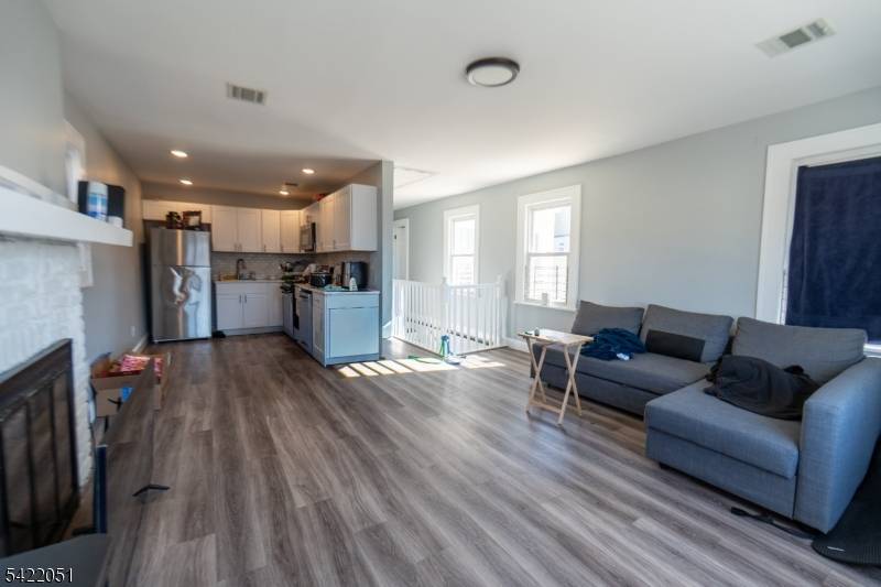 289 Leonia Ave, Bogota Boro, NJ 07603