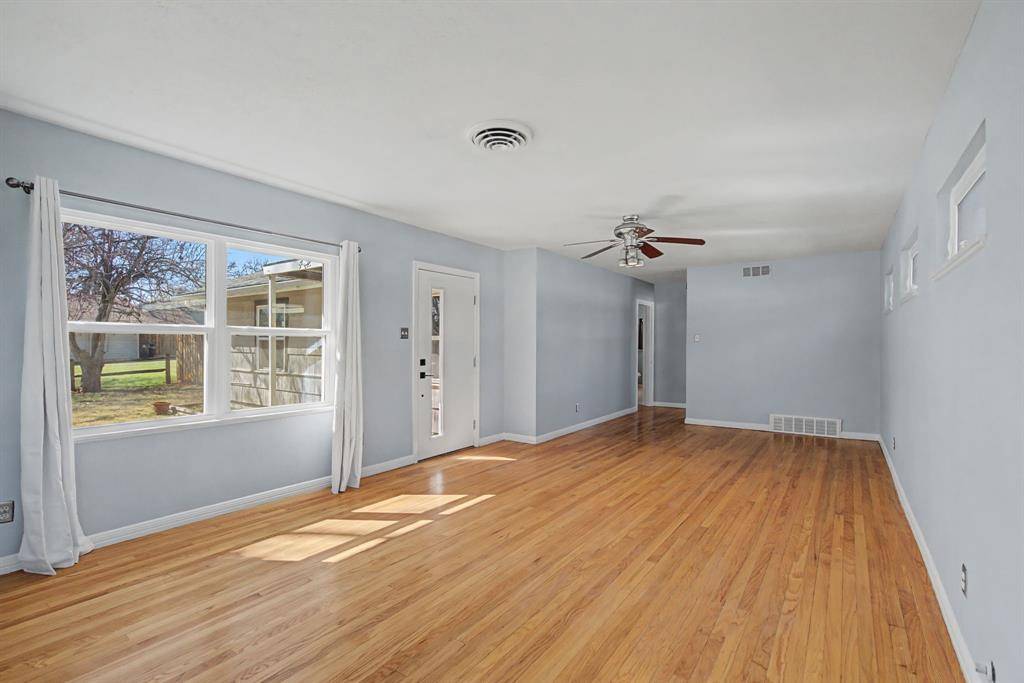 422 N Pecan Street, Arlington, TX 76011