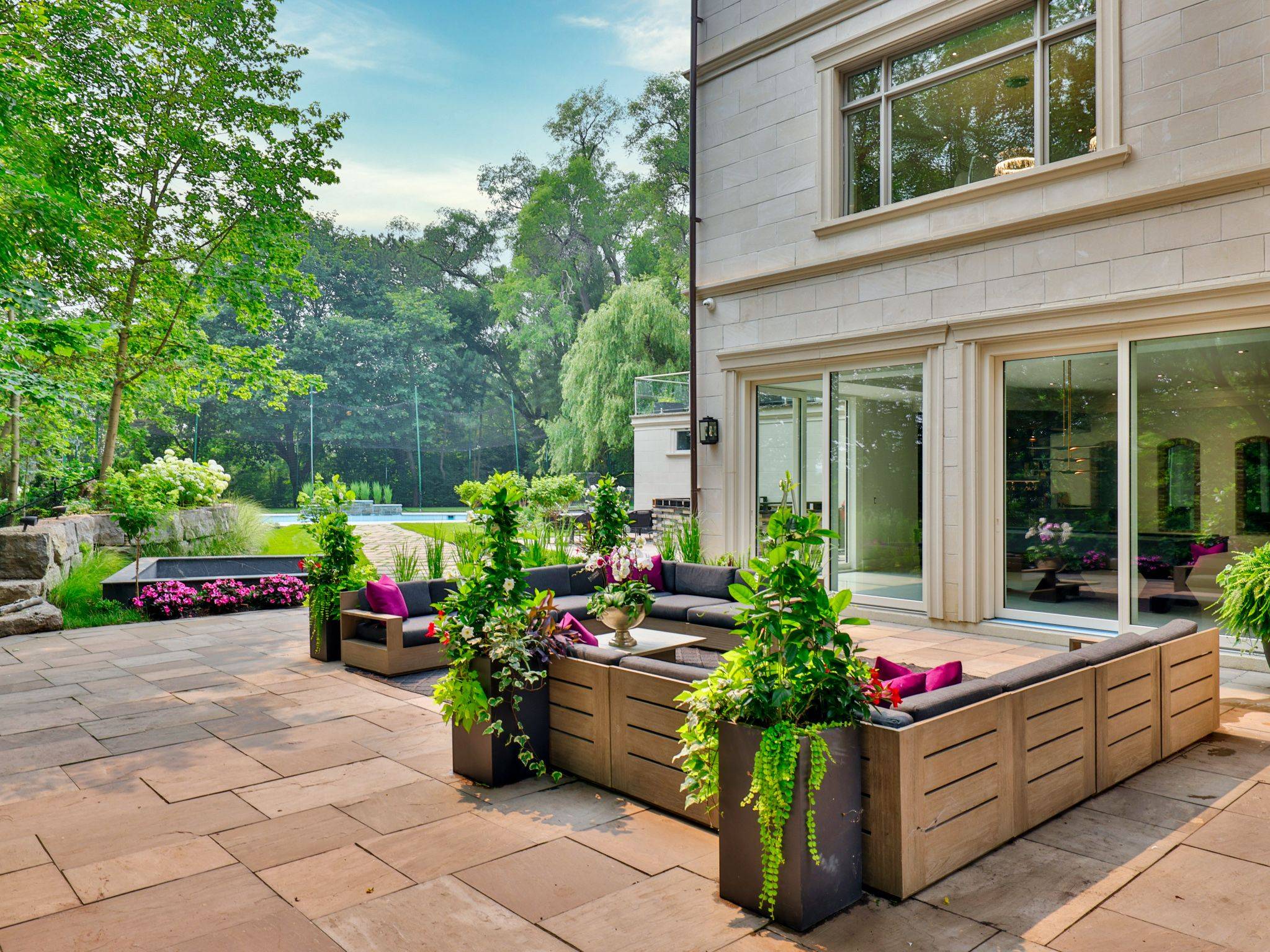 382 Old Yonge ST, Toronto C12, ON M2P 1R4