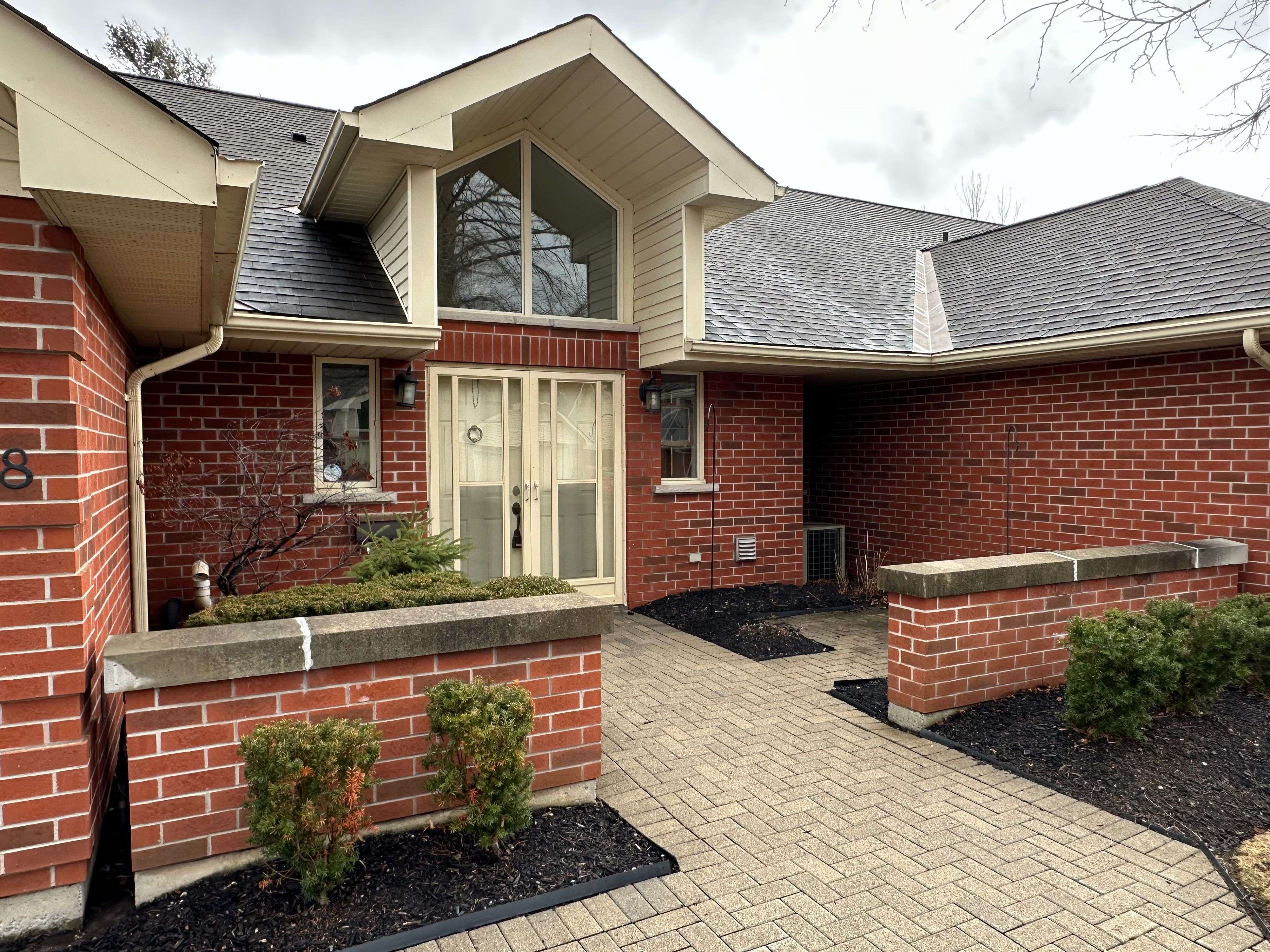 1121 Armour RD #8, Peterborough, ON K9H 7N8