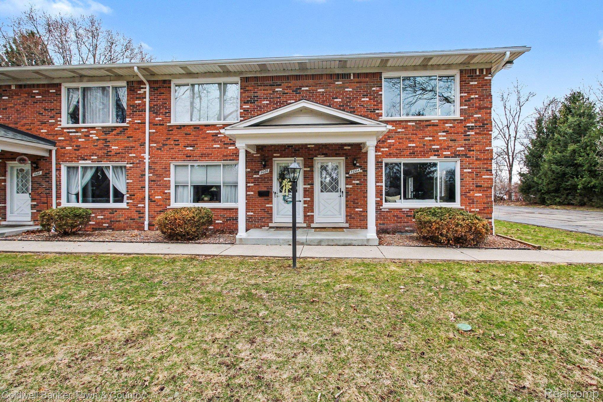 5084 Kintyre LN, Brighton, MI 48116