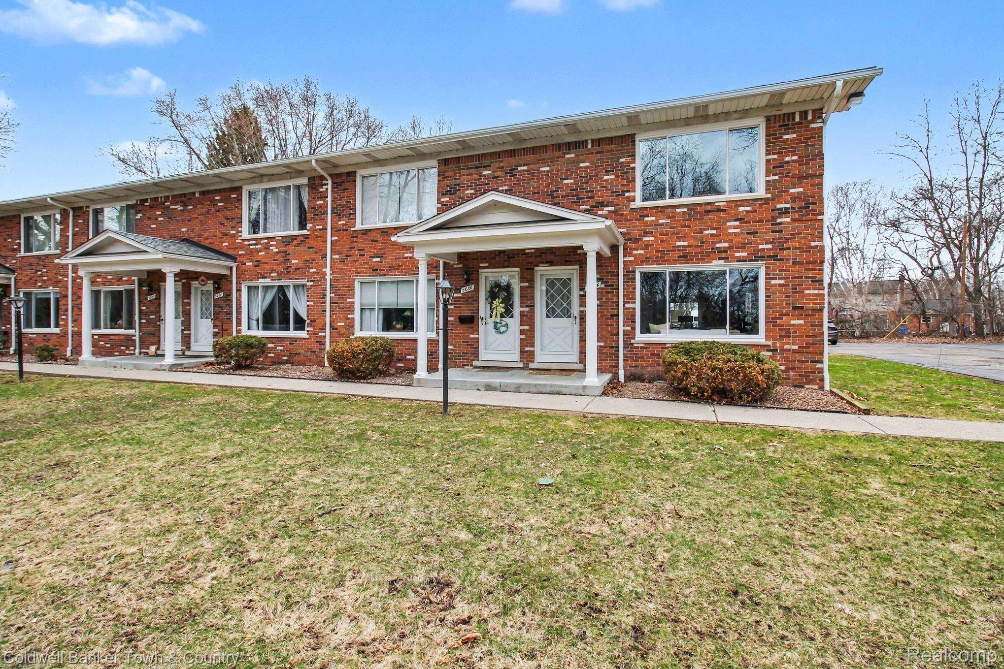 5084 Kintyre LN, Brighton, MI 48116