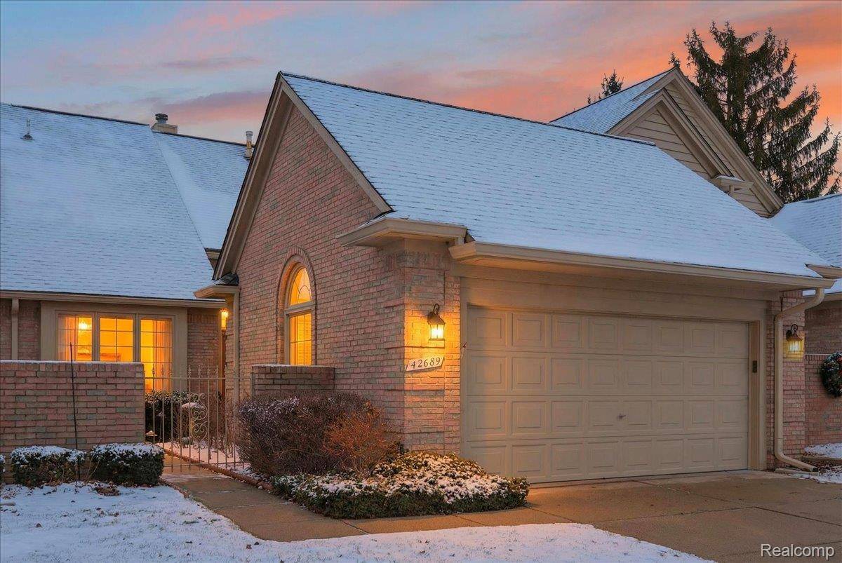 42689 Jason CT #107, Sterling Heights, MI 48313