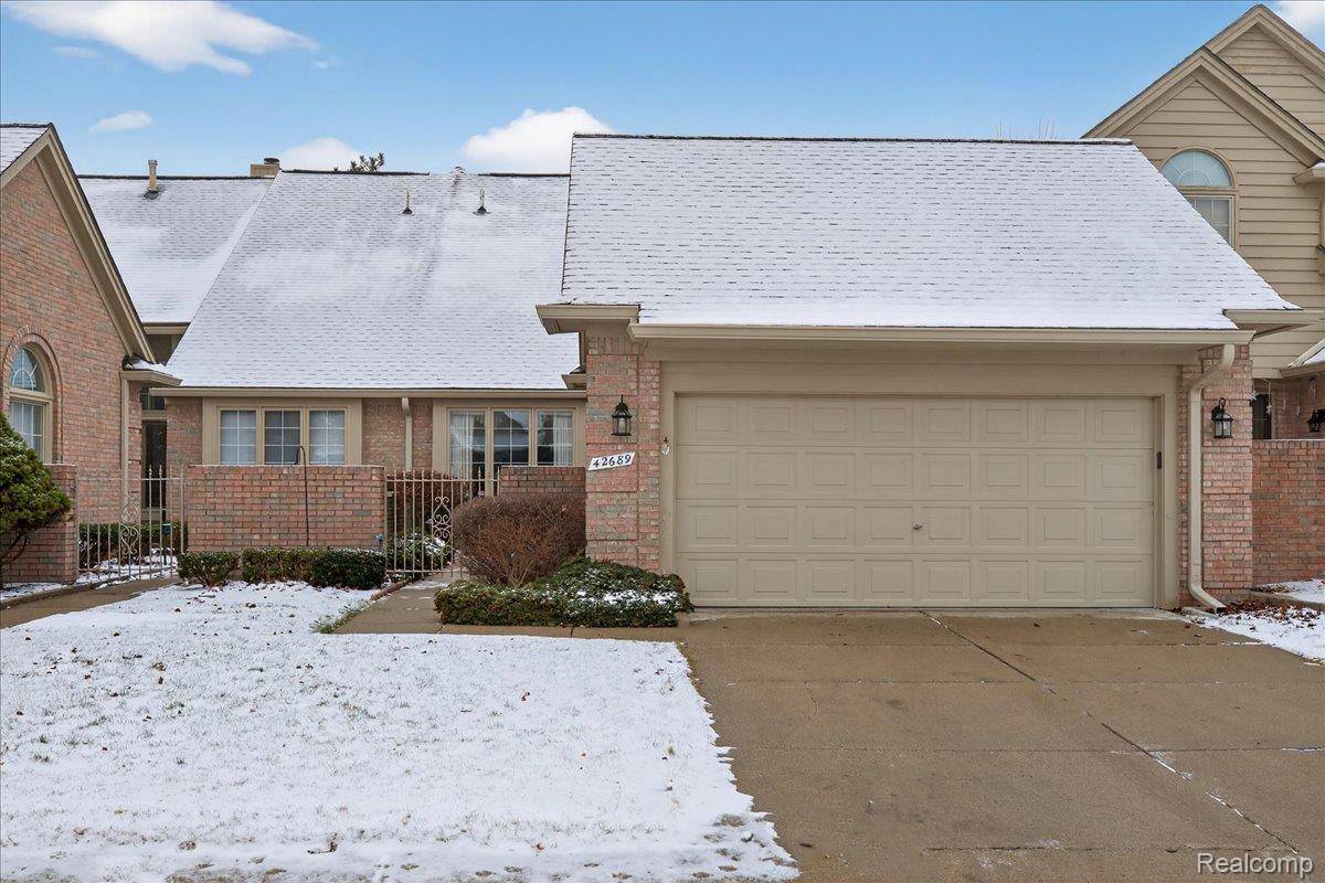 42689 Jason CT #107, Sterling Heights, MI 48313