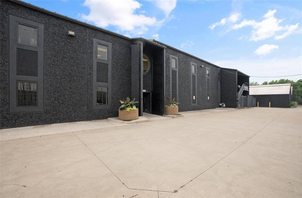 3500 Easy Street, Dallas, TX 75247