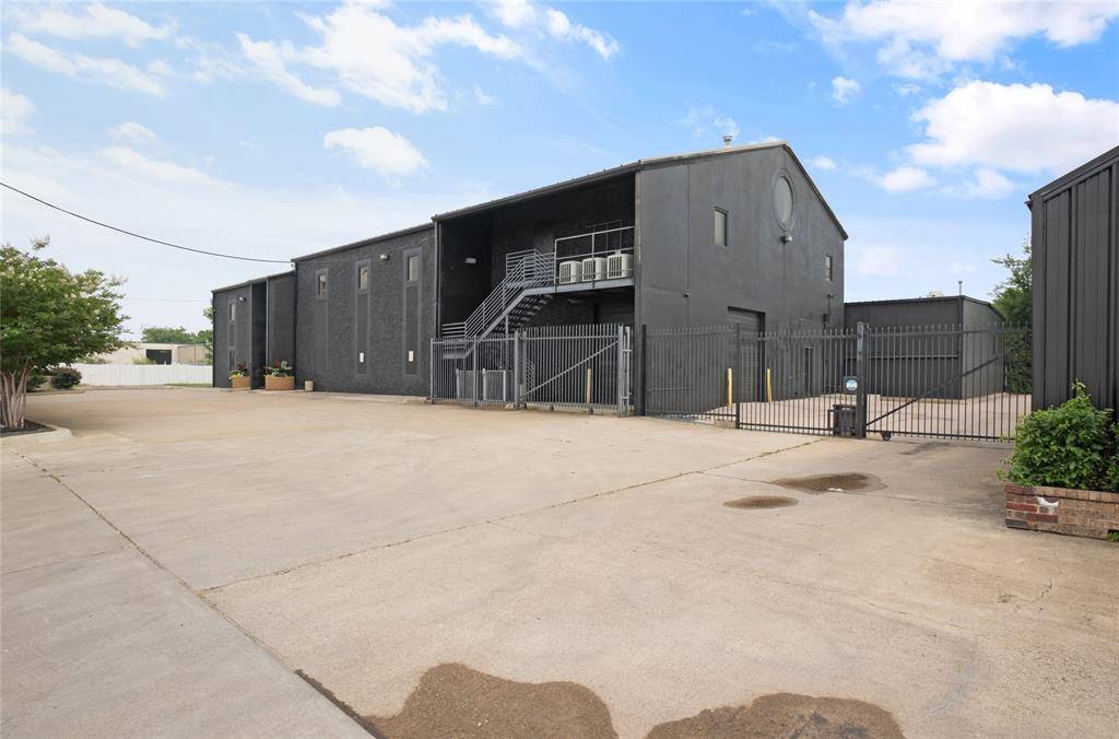 3500 Easy Street, Dallas, TX 75247