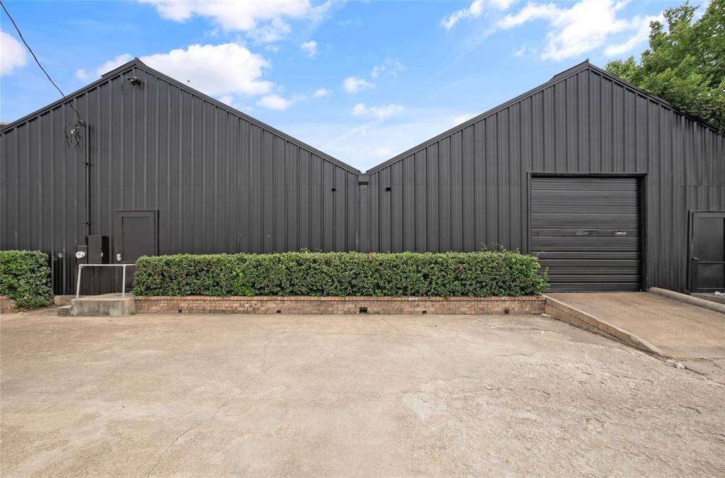 3500 Easy Street, Dallas, TX 75247