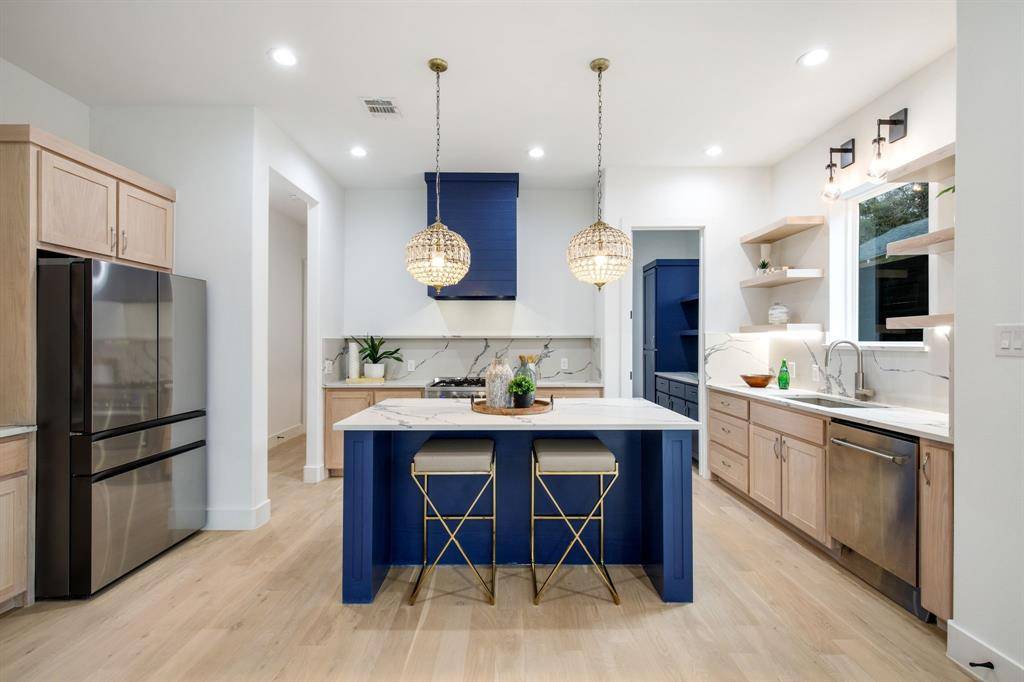 805 S Glasgow, Dallas, TX 75223