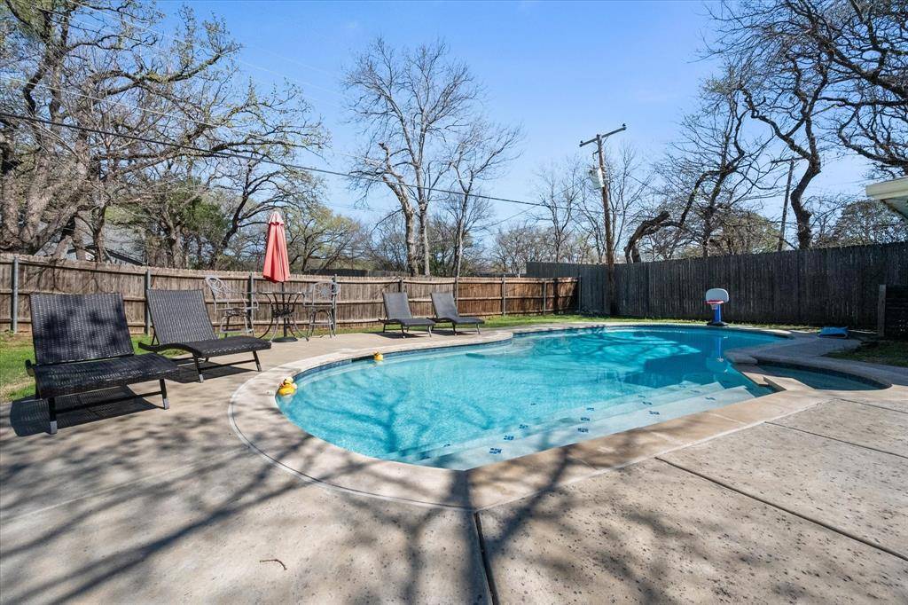 2107 Westwood Drive, Arlington, TX 76012