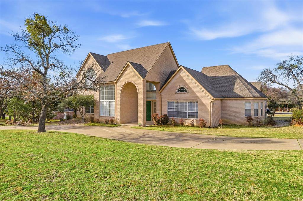 2829 Bent Oaks Drive, Burleson, TX 76028