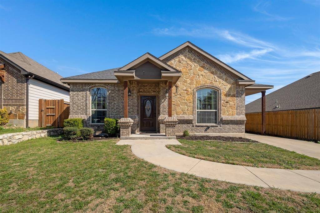 3010 Mckinley Avenue, Fort Worth, TX 76106