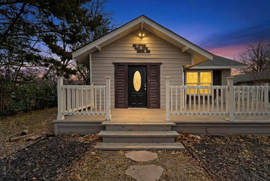 206 Farley Street, Waxahachie, TX 75165