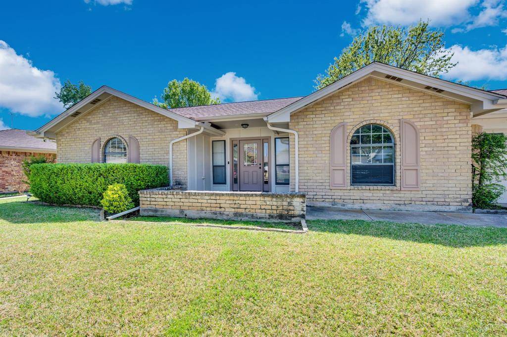 1022 Byron Lane, Arlington, TX 76012