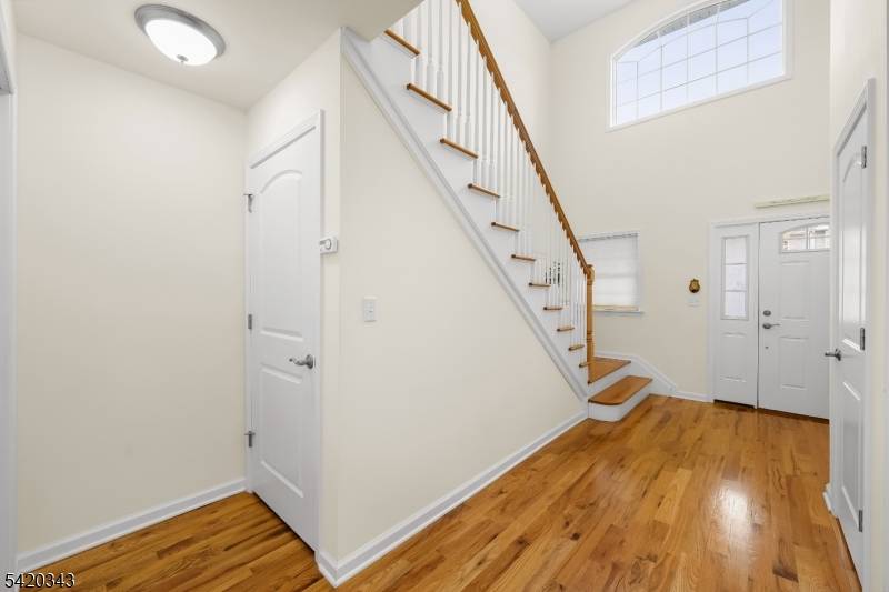 47 Harvey Ct, Clark Twp., NJ 07066