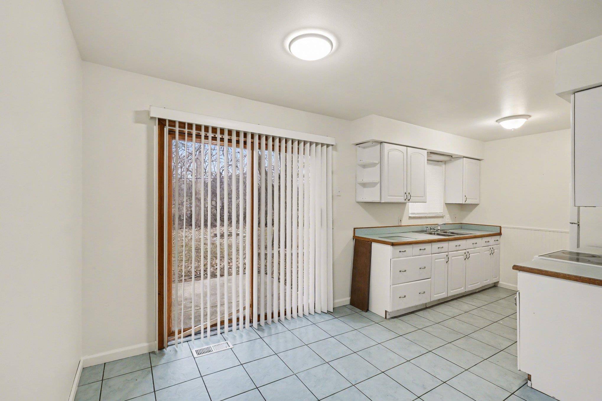 3505 Ridgecliffe DR, Flint Twp, MI 48532