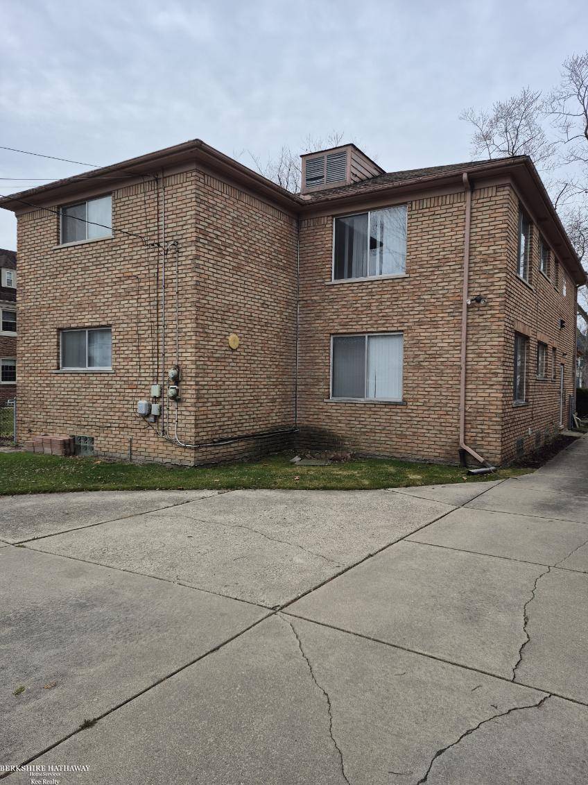 832 Harcourt RD, Grosse Pointe Park, MI 48230