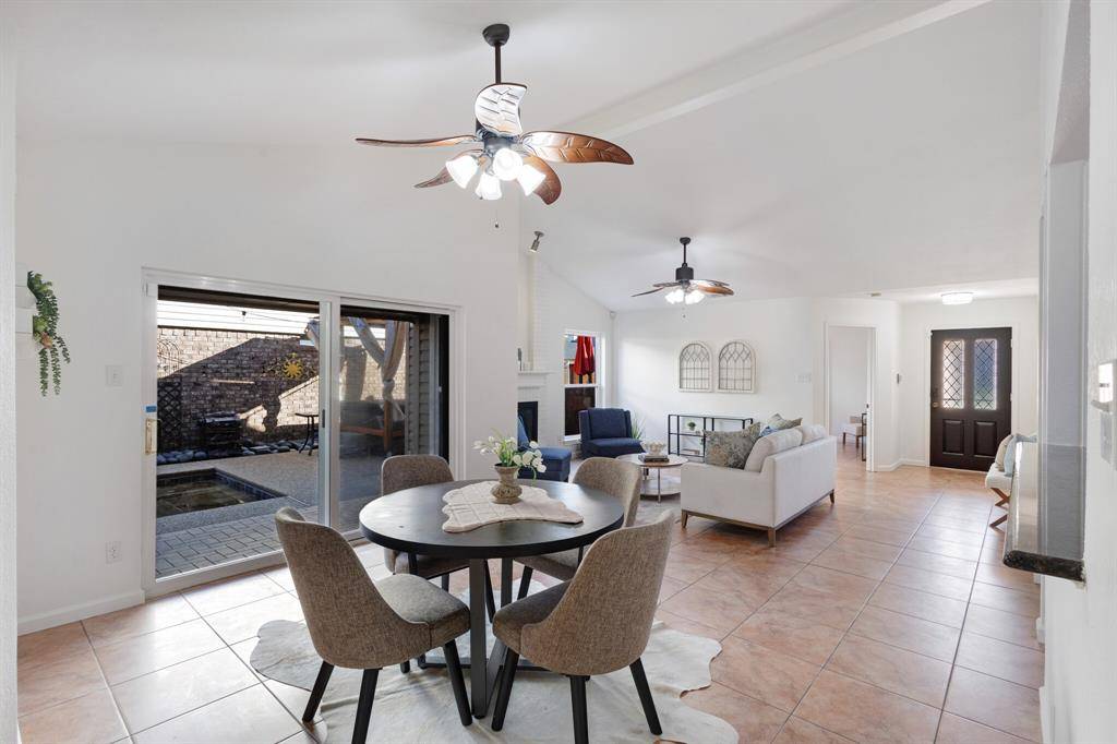 1417 Autumn Chase Square, Bedford, TX 76022