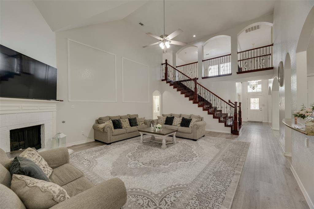 202 Forestridge Drive, Mansfield, TX 76063