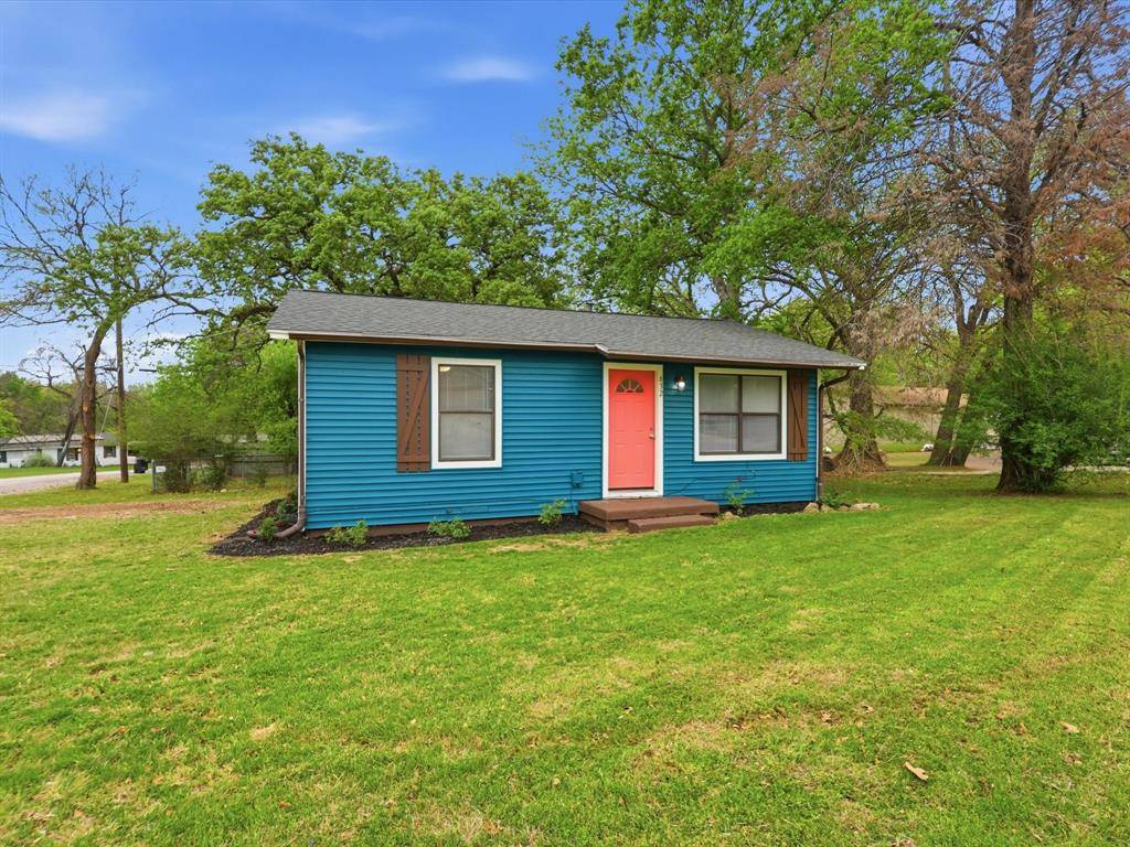 632 N Stewart Street, Azle, TX 76020