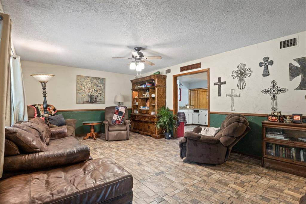 504 E 3rd, Mount Pleasant, TX 75455