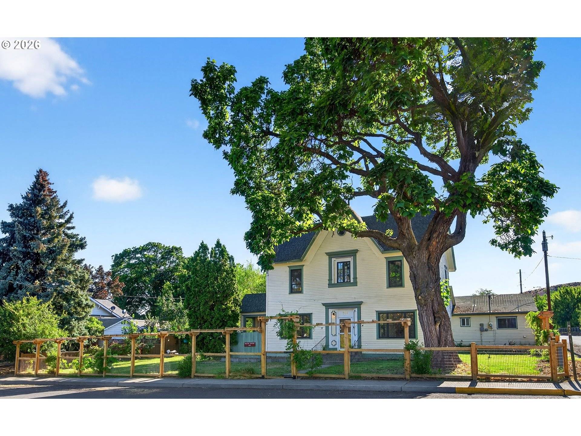 381 N MAIN ST, Dufur, OR 97021