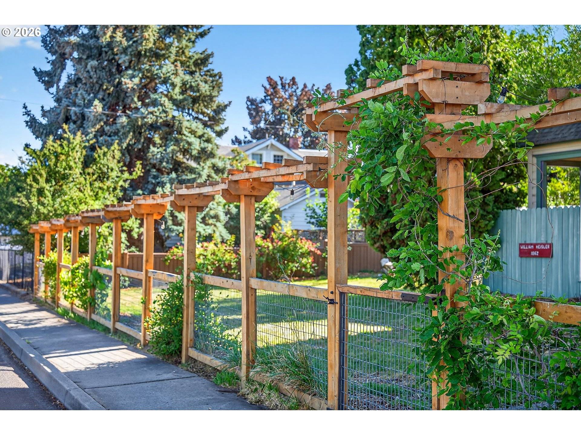 381 N MAIN ST, Dufur, OR 97021