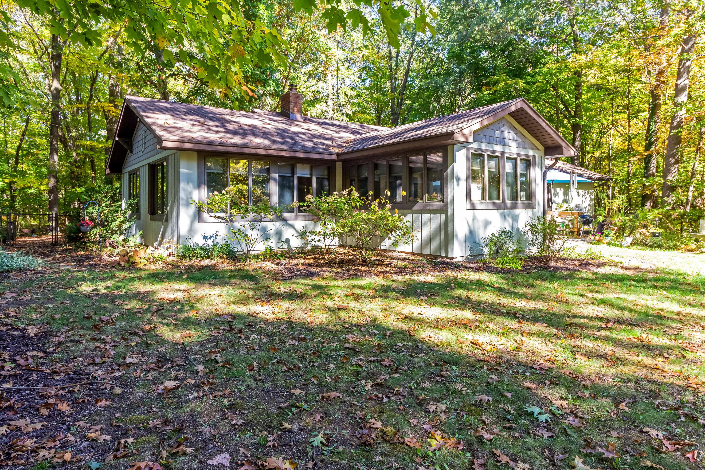 6565 Riverside RD, Saugatuck Twp, MI 49408