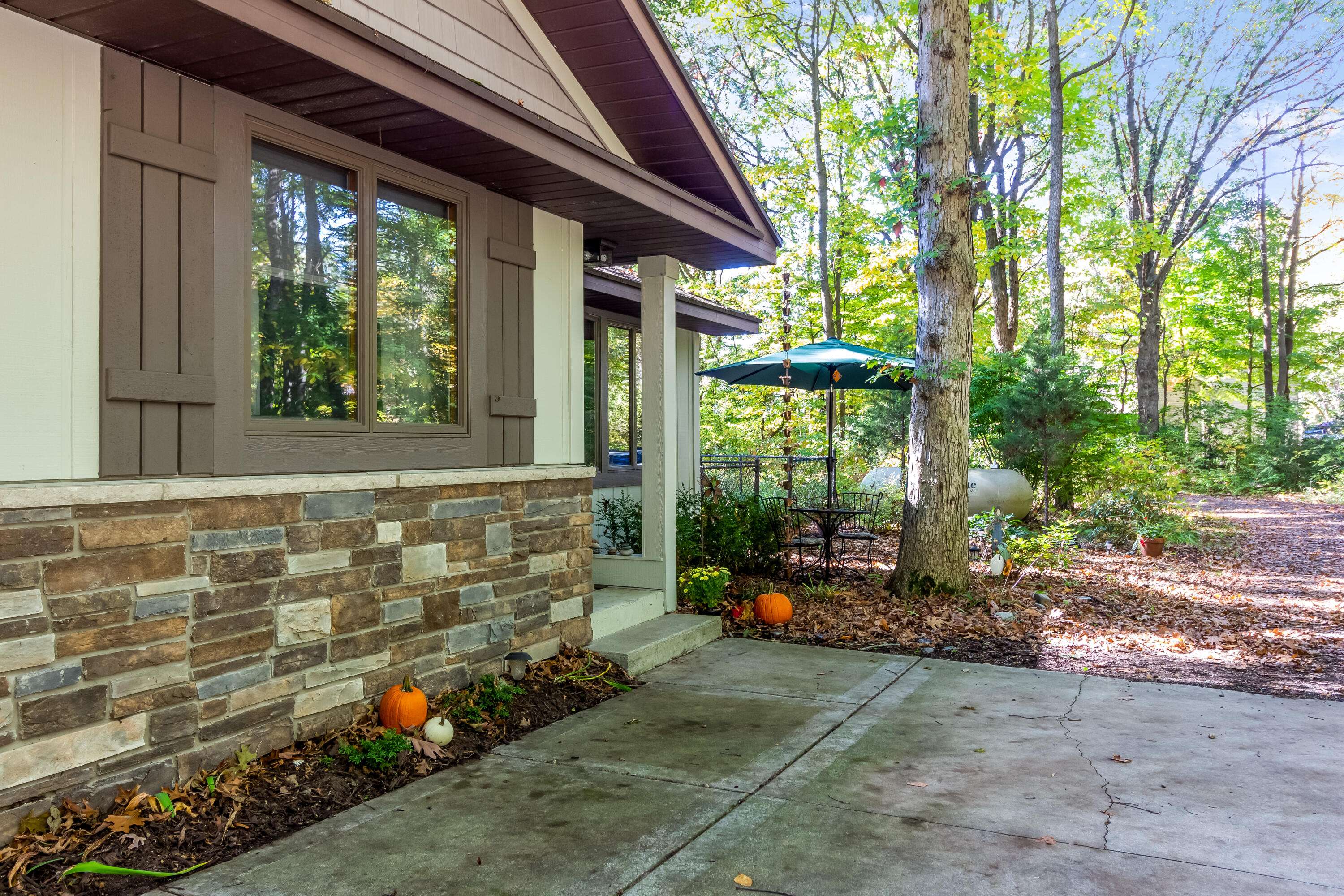 6565 Riverside RD, Saugatuck Twp, MI 49408