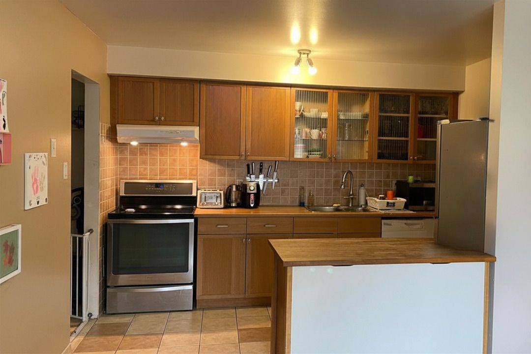 4026 Longmoor DR #12, Burlington, ON L7L 1X2