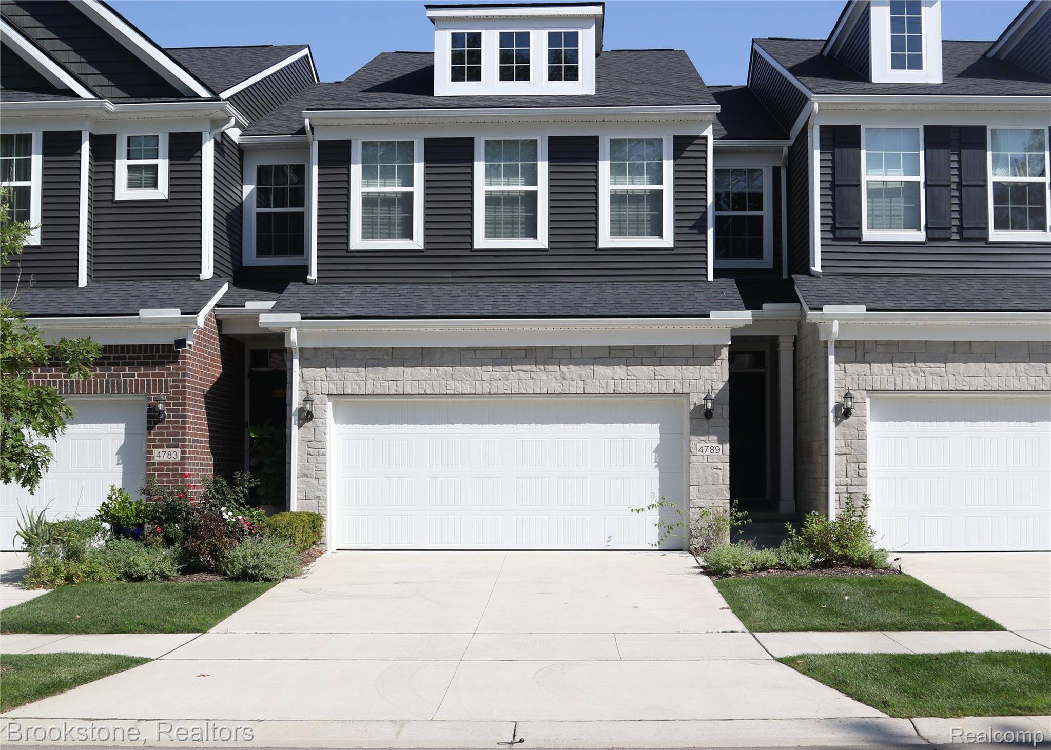 4789 Glenora DR, Orion Charter Township, MI 48359