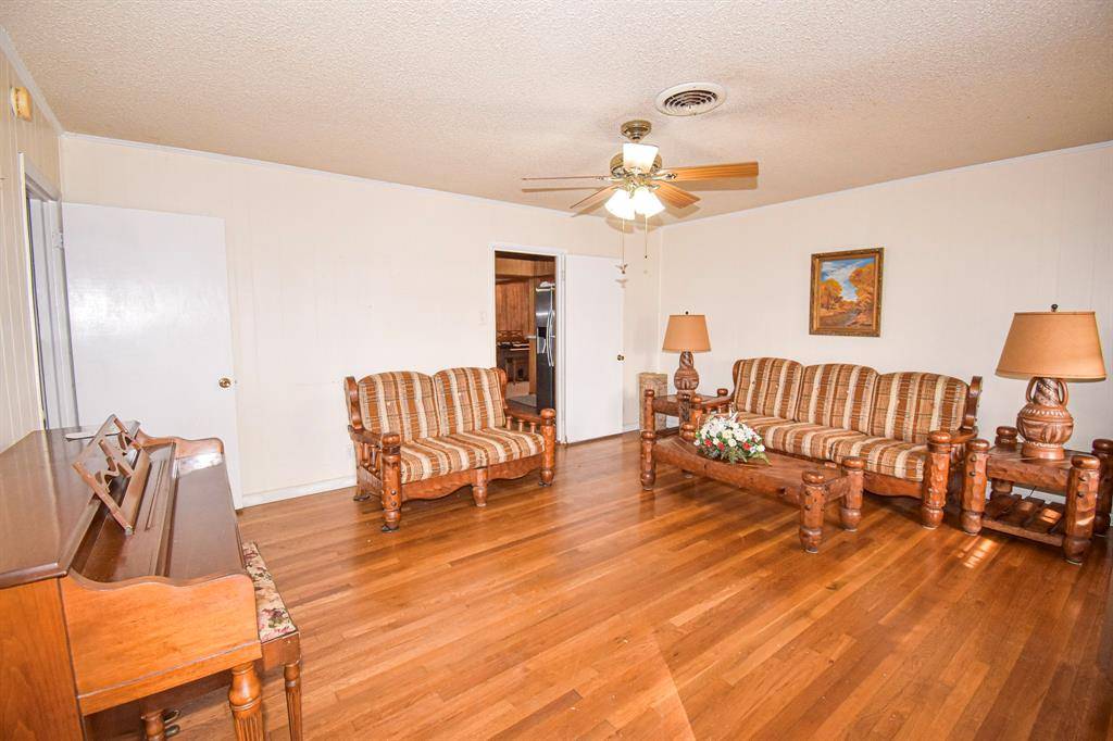 1904 S Walnut, Brady, TX 76825