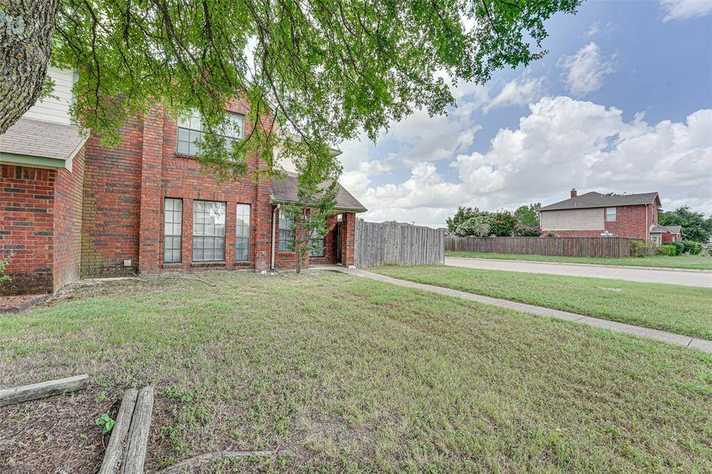 470 Chestnut Lane, Desoto, TX 75115