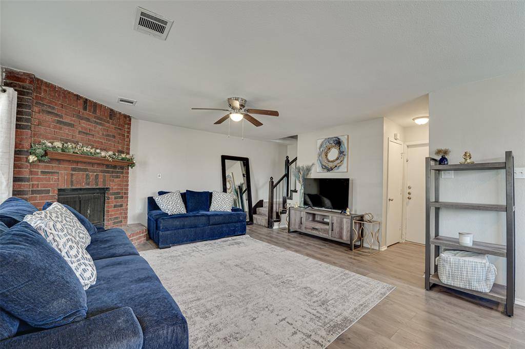 470 Chestnut Lane, Desoto, TX 75115