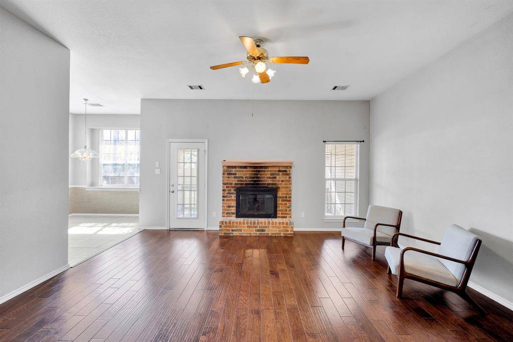 300 Morene Avenue, Waxahachie, TX 75165