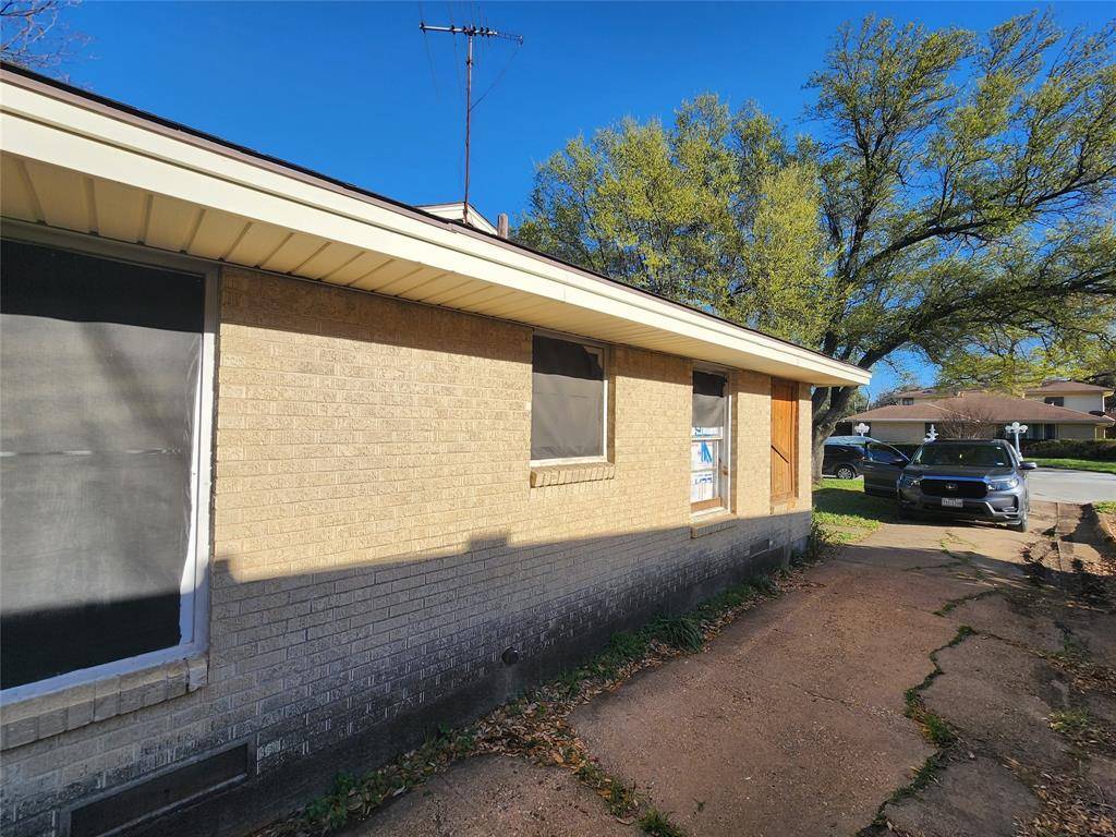 1527 Cape Cod Drive, Dallas, TX 75216