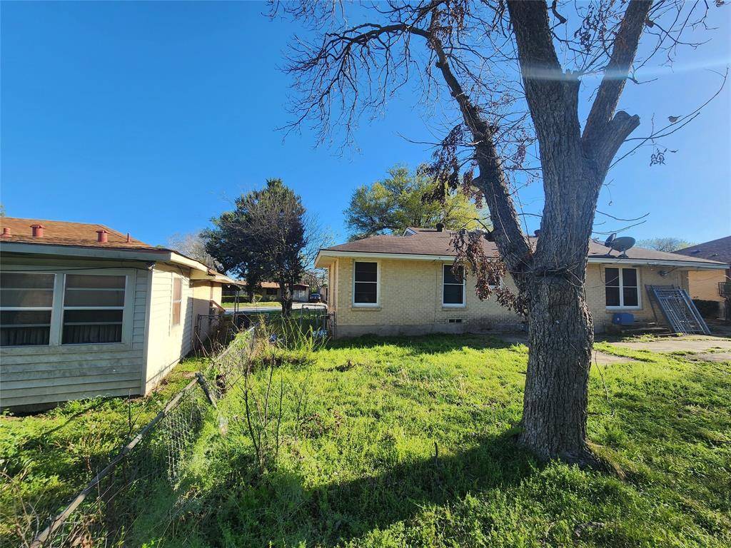 1527 Cape Cod Drive, Dallas, TX 75216