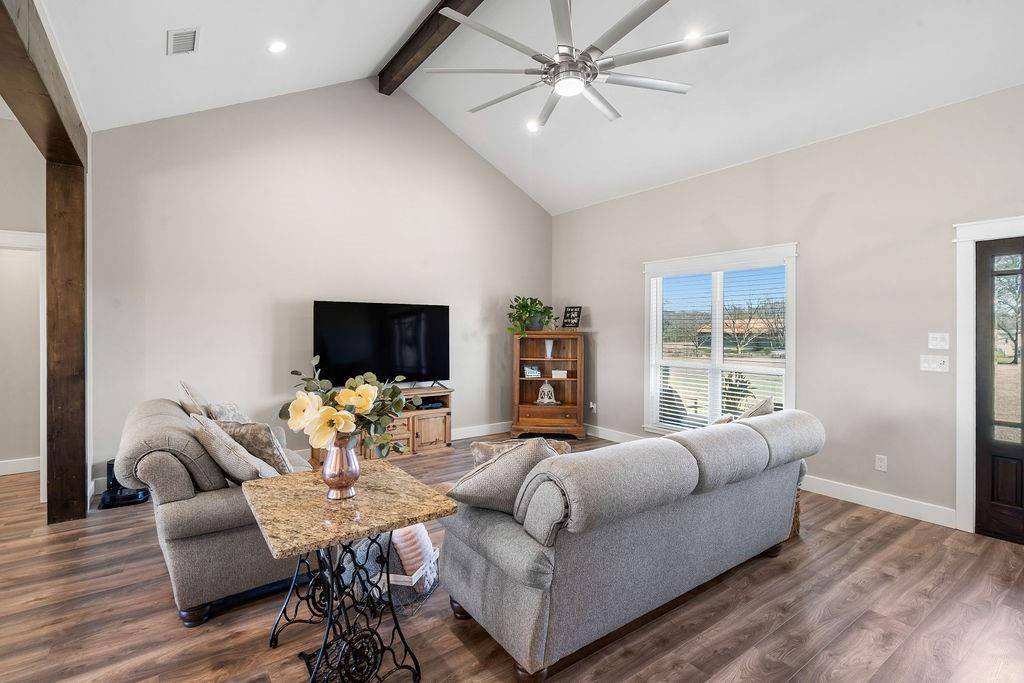 1416 County Road 2329, Como, TX 75431