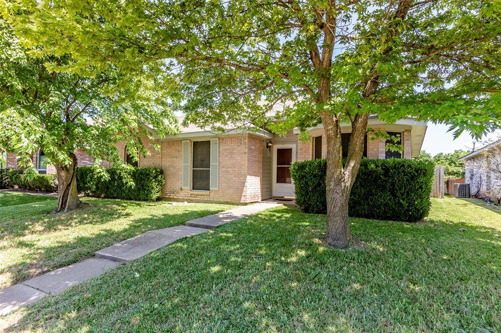 845 Applewood Drive, Cedar Hill, TX 75104