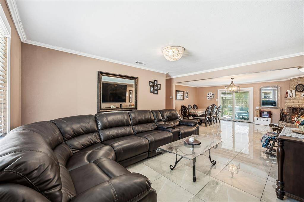 333 Sparks Street, Grand Prairie, TX 75051