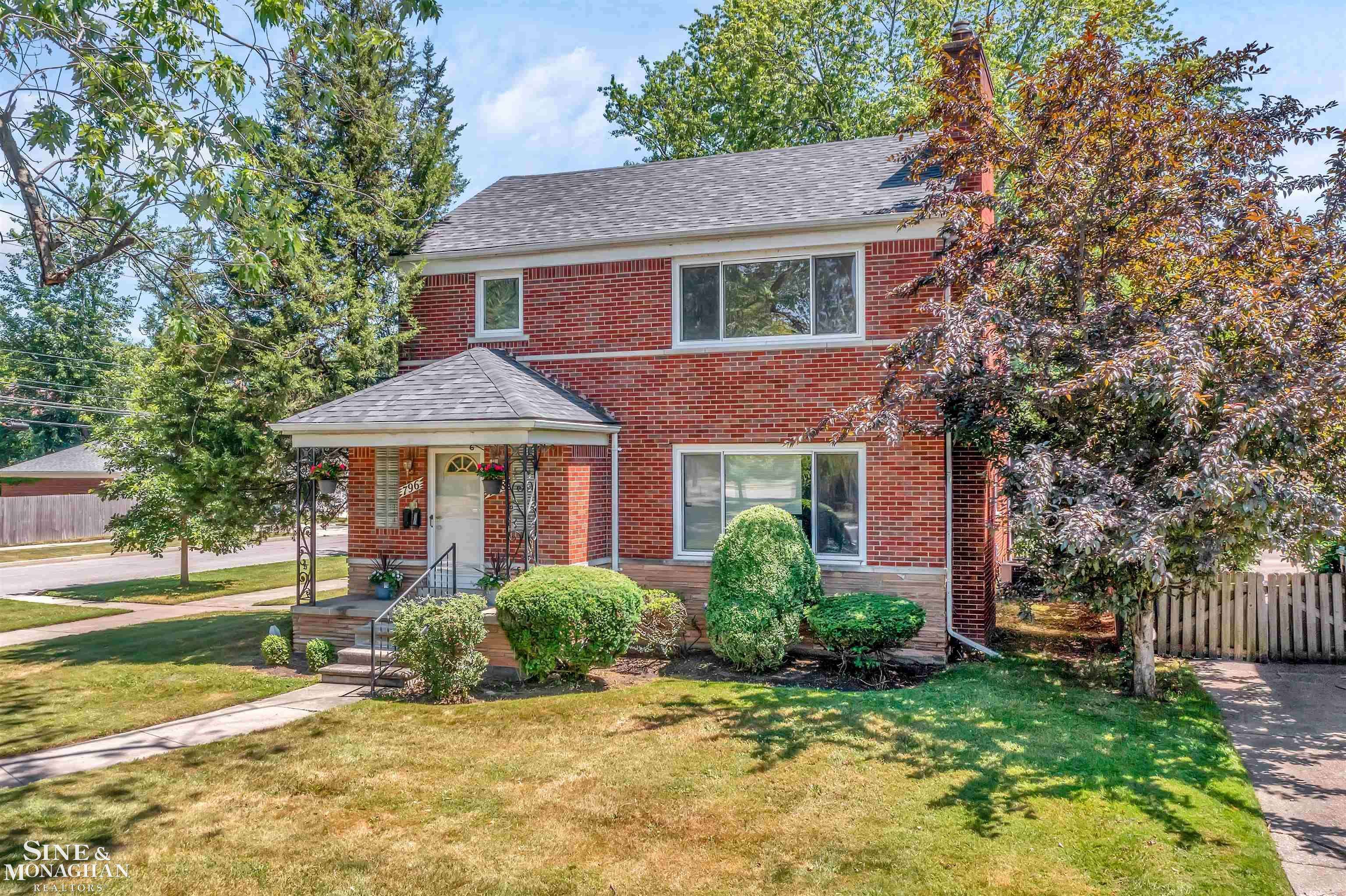 796-798 Harcourt RD, Grosse Pointe Park, MI 48230