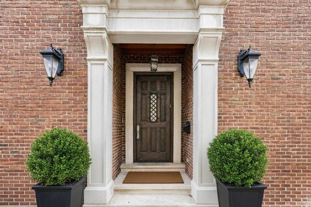 243 Rose Park DR, Toronto C09, ON M4T 1R6